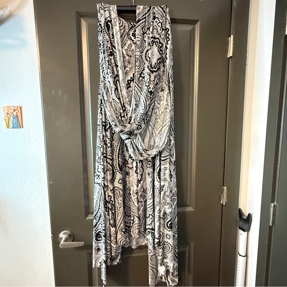 INC International Concepts Black and White Paisley High-Low Dress - Picture 9 of 12